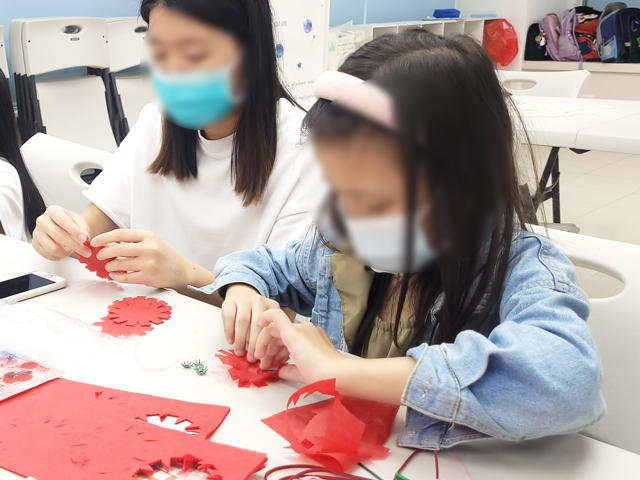 母親節的康乃馨手工藝時間(標題圖檔)